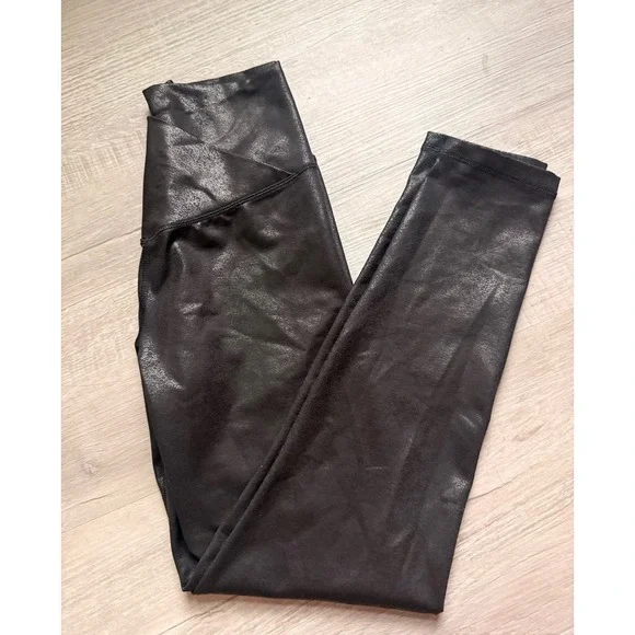 OFFLINE By Aerie Hugger Crackle black Crossover Legging women's medium - Picture 3 of 12